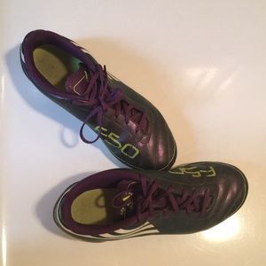 Adidas soccer cleats size 5.5!